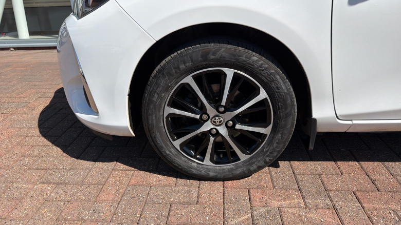 Toyota Yaris 1.0 [72] VVT-i Icon Tech 5dr Petrol Hatchback